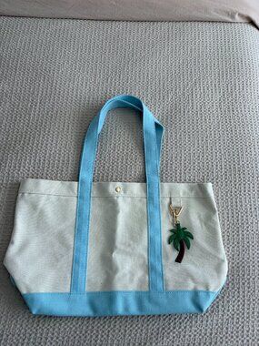 NWOT BaubleBar Beach Tote with Palm Tree charm